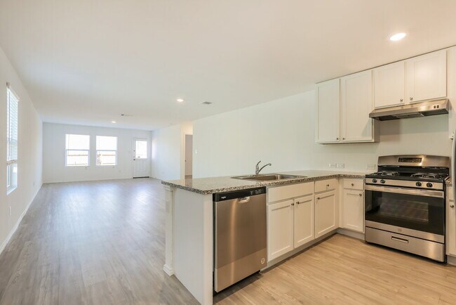 Building Photo - 10515 McClintock Dr