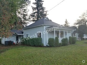 Building Photo - Super Cute 2bd Ranch Style Hillsboro home ...