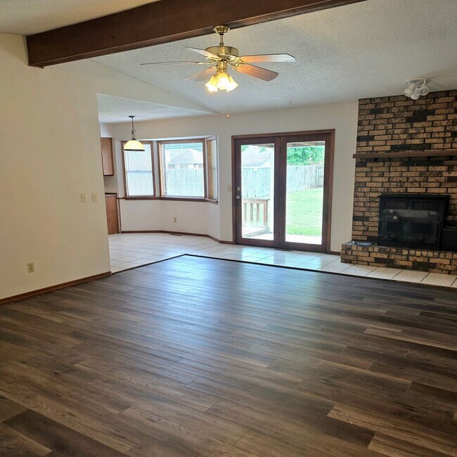 Building Photo - 3 bedroom home in quiet SW Springfield neighborhood.