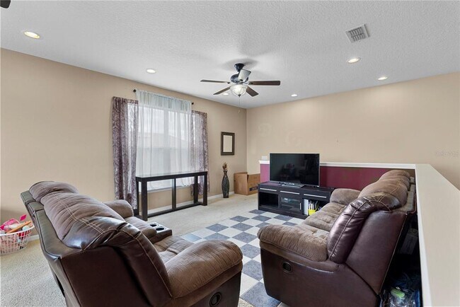 Building Photo - 1352 Oakcrest Ct