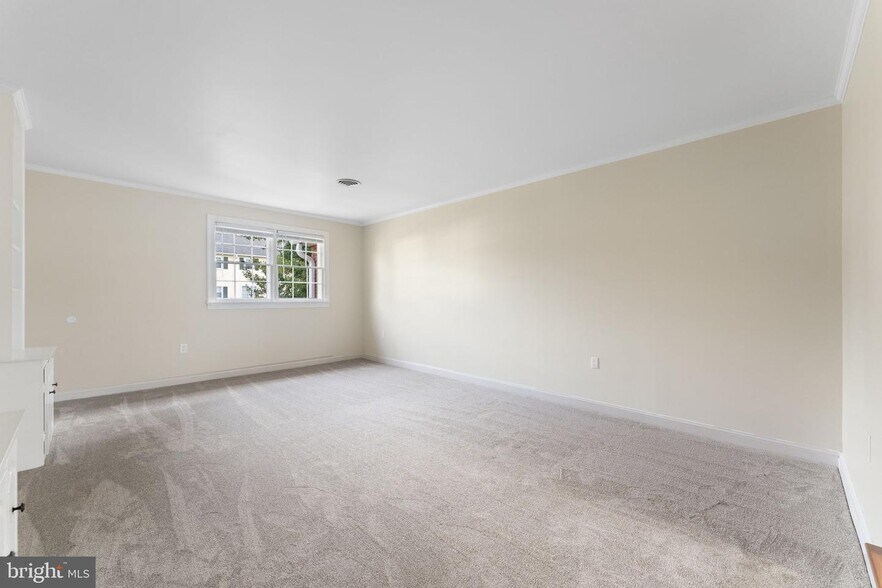 Building Photo - 306 Yardley Cmn