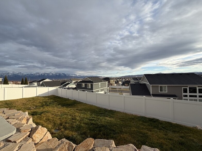 Building Photo - 7603 Scenic Maple Dr