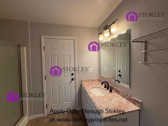 Building Photo - 1920 Encima Dr