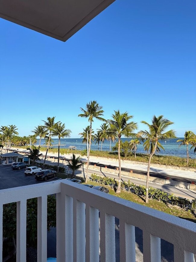 Building Photo - Oceanfront 2/1 furnished Condo