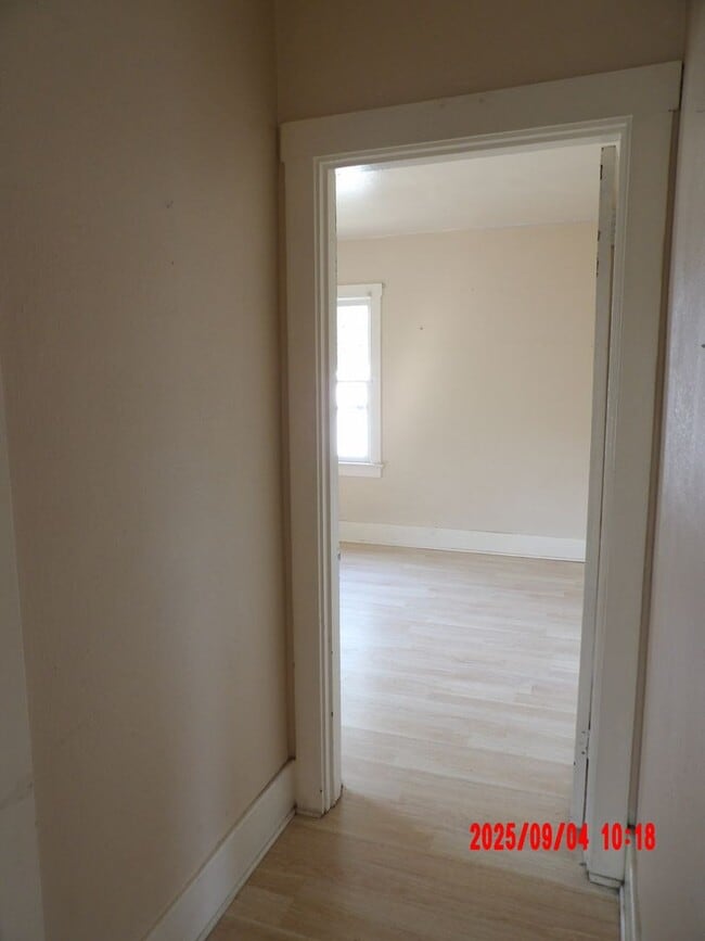 Building Photo - 2 Bedroom House with Full Basement