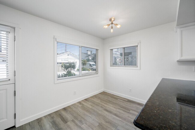 Building Photo - 403 38th St