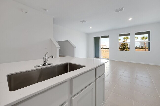 Building Photo - Beautiful New 3-Bedroom Townhome in Davenport — Includes Resort Pool, Modern Clubhouse & Family P...