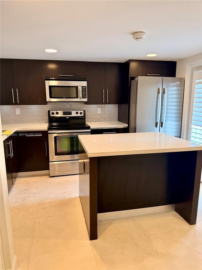Building Photo - 5570 SW 70th Pl S