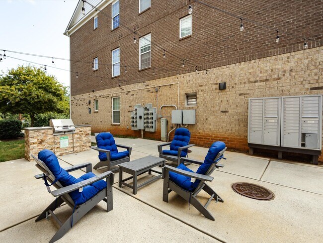 Building Photo - 257 N Irwin Ave