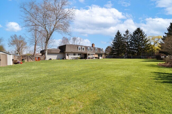 Building Photo - 877 Fair Way