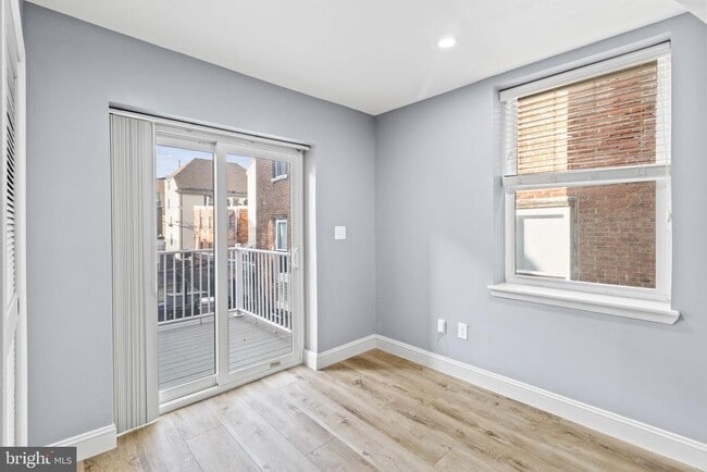 Building Photo - 418 S 15th St