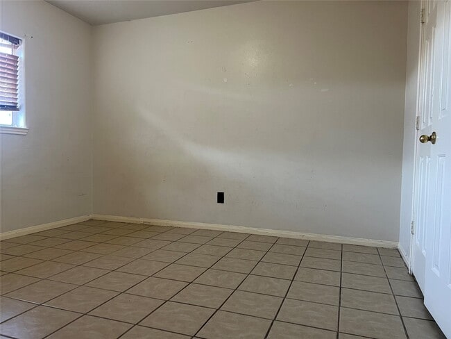 Building Photo - 6903 Kettlemar Dr
