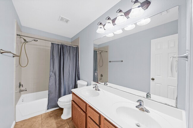 Building Photo - 5811 Vineyard Hill Dr