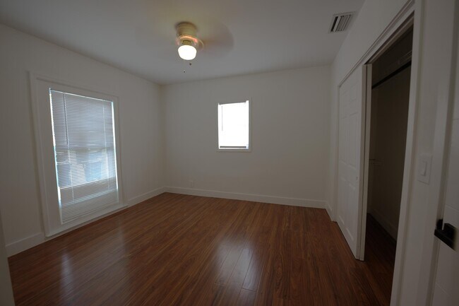 Building Photo - 717 N E St