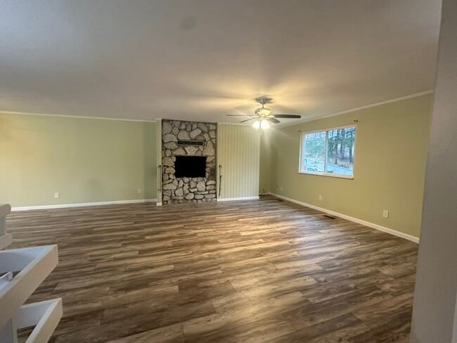 Building Photo - Forest Dr