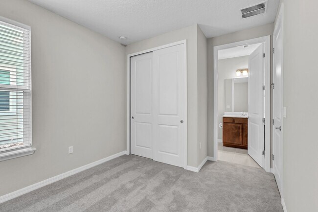 Building Photo - New construction 4/3 on cul-de-sac in cove...