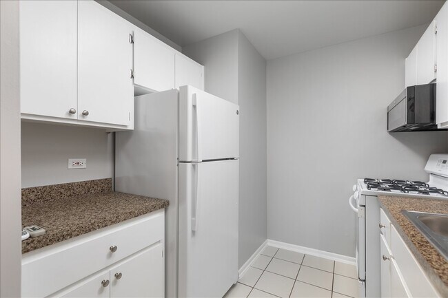 Building Photo - 5740 East Ave