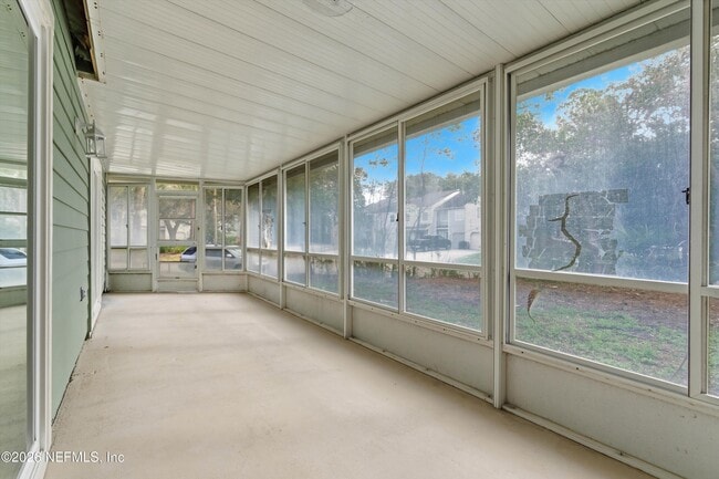 Building Photo - 325 Sunrise Cir