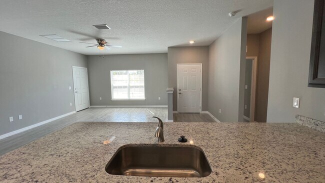 Building Photo - Spacious 3BD/2BA Palm Bay Home – Modern Comfort & Great Location!