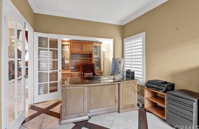 Building Photo - 9 Marisol