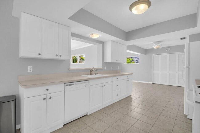 Building Photo - MAXIMO MOORINGS 3/2/2 HOME NEAR ST. PETE B...
