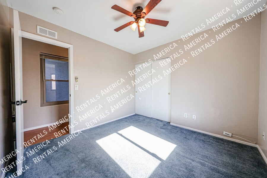 Building Photo - 9714 W Heber Rd