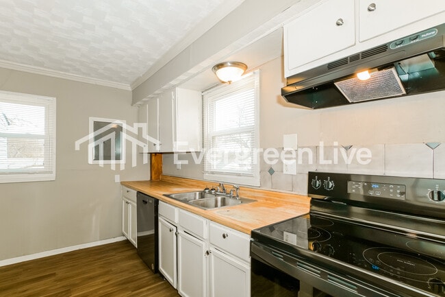 Building Photo - 13 St Benedict Ct