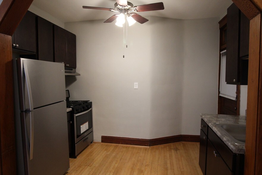 Building Photo - 2657 N Harding Ave