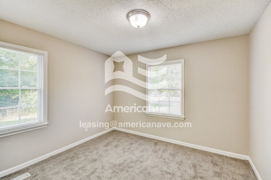 Building Photo - 509 Annie Laura Dr