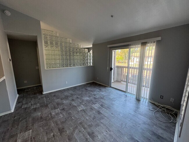 Building Photo - Bright & Spacious 1 Bedroom Apartment in T...