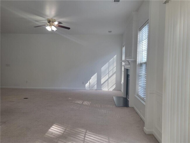 Building Photo - 2448 Fairlie Dr