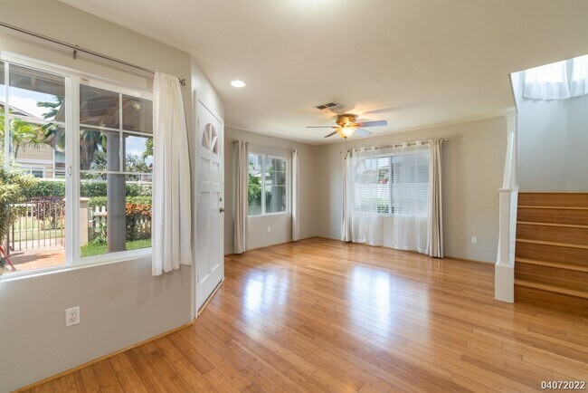 Building Photo - 3 Bed 2.5 Bath Townhome in Spinnaker Place Townhomes 2