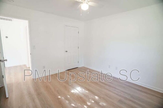 Building Photo - 432 Longspur Ct