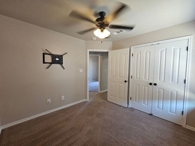 Building Photo - RENT REDUCTION & AVAILABLE FOR MOVE-IN NOW!