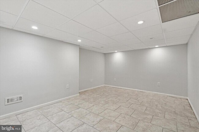 Building Photo - 433 Haverford Rd