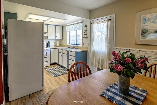 Building Photo - 1304 N Cora St