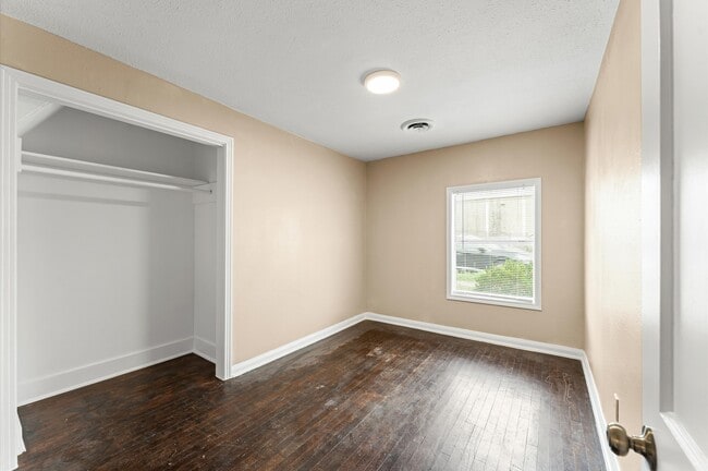 Building Photo - 3216 Avenue I Ave
