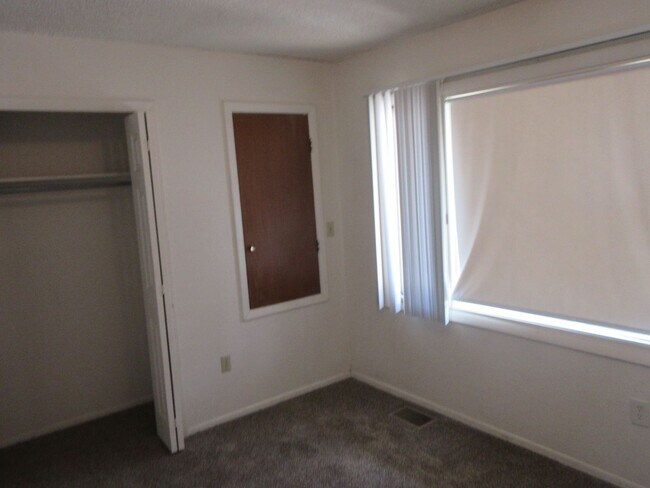 Building Photo - 1803 S Gillette Ave