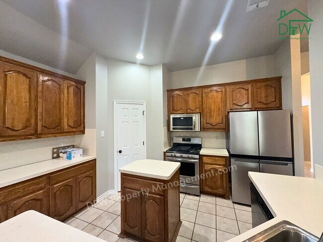 Building Photo - Spacious DeSoto 4-Bed - Fenced Yard, Fireplace, 2-Car Garage