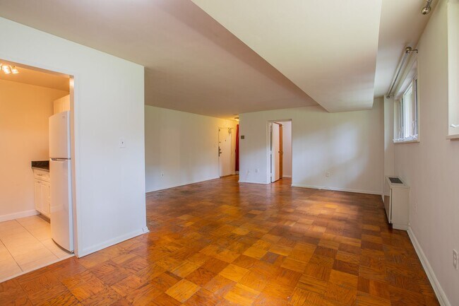 Building Photo - Spacious 1 BR/1BA Condo in Glover Park!