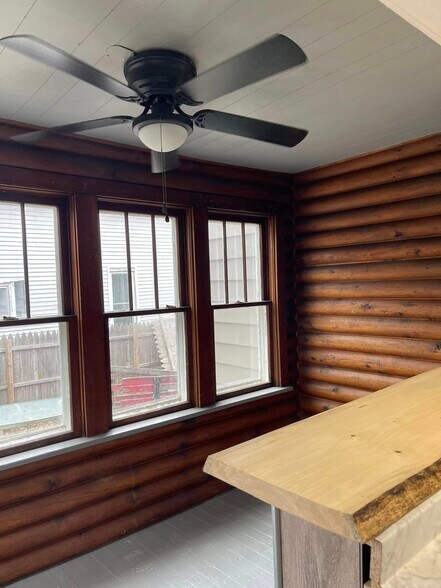 Building Photo - 308 5th St