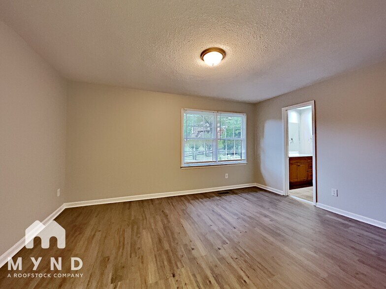 Building Photo - 204 Moon Cir
