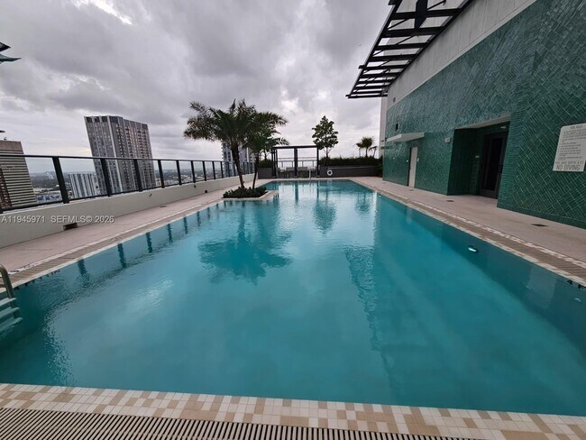 Building Photo - 11 NE 6th St