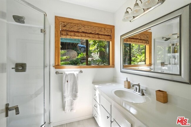 Building Photo - 730 Basin Dr