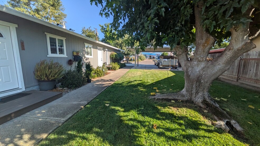 Building Photo - 7626 Oak Grove Ave