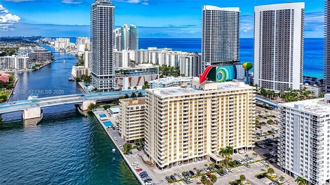 Building Photo - 1833 S Ocean Dr