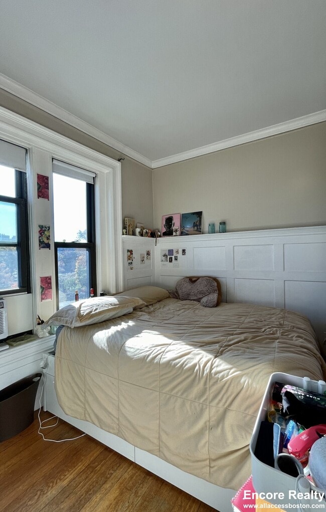 Building Photo - 448 Park Dr