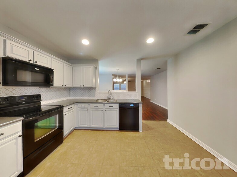 Building Photo - 529 Blue Sage