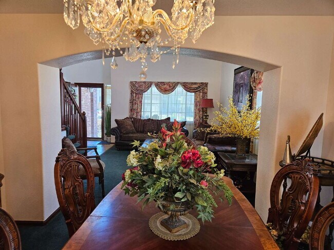Building Photo - 5 Bedroom/ 4 Bath Two-Story in Governors Place