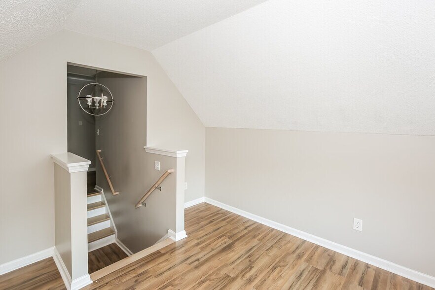 Building Photo - 11240 Northwoods Forest Dr